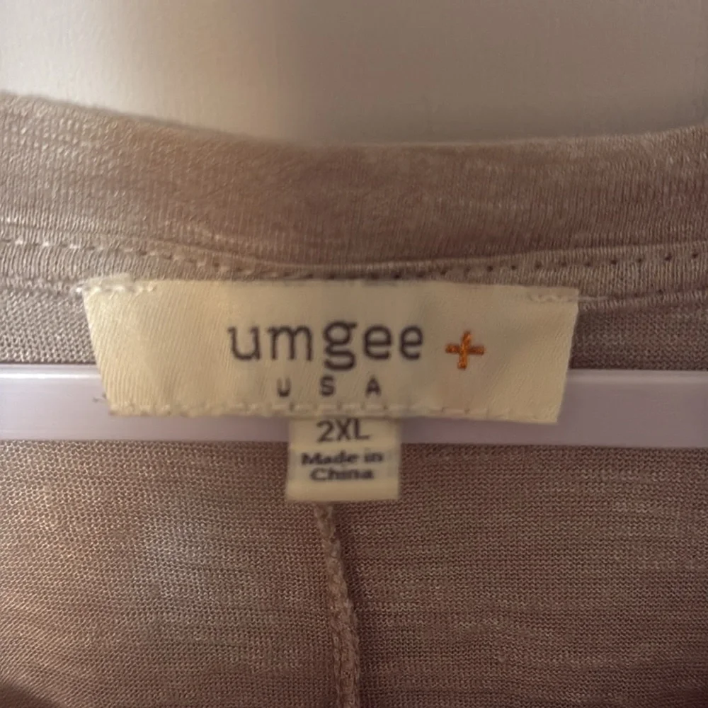 Umgee Women's Tan and Gray Floral Top Size 2XL